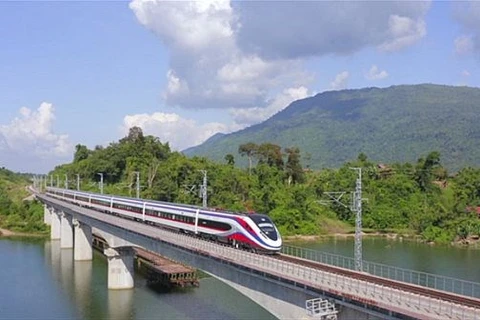 Lancement des services ferroviaires de voyageurs transfrontaliers Laos-Chine
