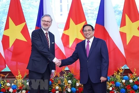  Le Premier ministre tchèque termine sa visite officielle au Vietnam 