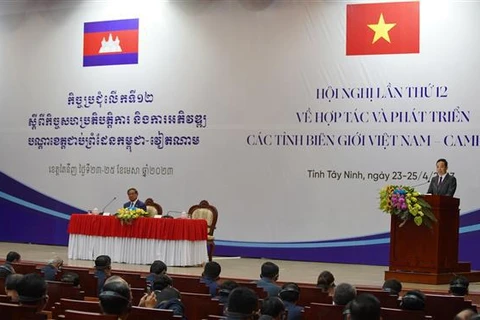 Conférence sur la coopération et le développement des provinces frontalières Vietnam-Cambodge