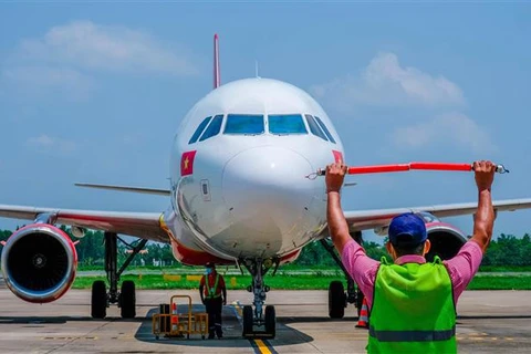 Vietjet Air inaugure une nouvelle ligne Quang Ninh-Cân Tho