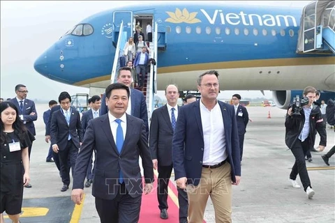 Le PM du Grand-Duché du Luxembourg entame une visite officielle au Vietnam 