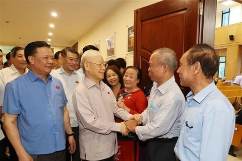 Le SG du PCV Nguyên Phu Trong à l’écoute des électeurs de Hanoi