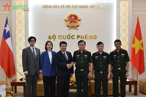 Un vice-ministre de la Défense reçoit l'ambassadeur du Chili au Vietnam