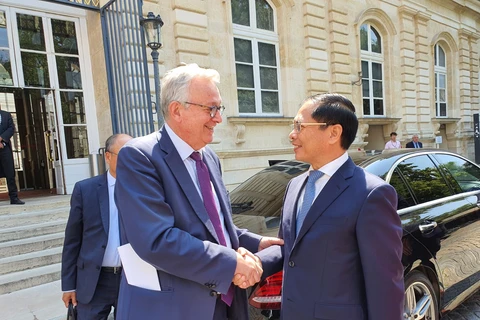 Le Vietnam et la France souhaitent promouvoir davantage leur coopération multiforme