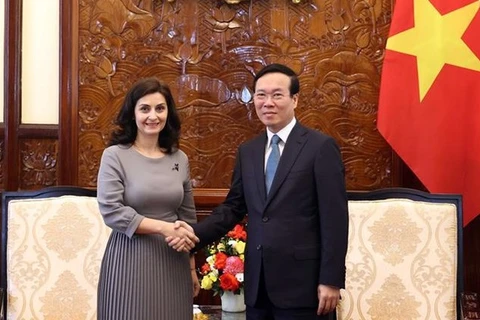 Le président Vo Van Thuong reçoit l'ambassadrice de Bulgarie