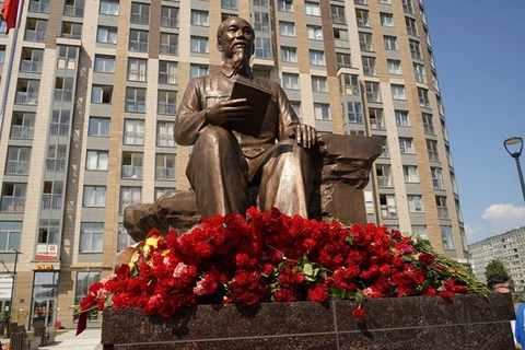 À Saint-Pétersbourg, une statue du président Hô Chi Minh est inaugurée