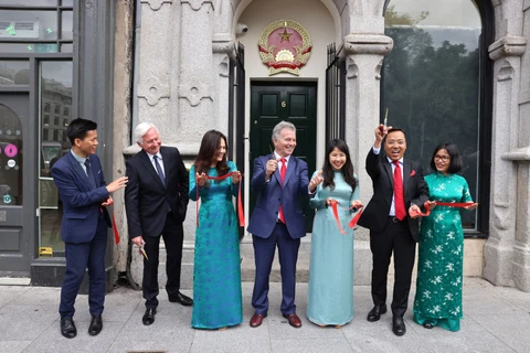 Cérémonie d'inauguration du consulat honoraire du Vietnam à Dublin (Irlande)