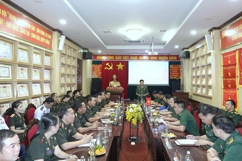 Les jeunes officiers vietnamiens et lao favorisent les échanges