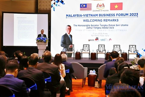 Le Premier ministre malaisien participe à un Forum d’affaires Vietnam-Malaisie