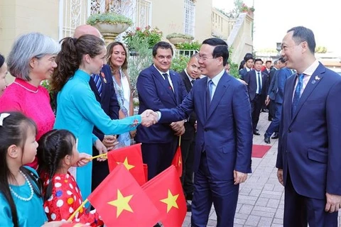 Le président Vo Van Thuong rencontre des Viet kieu et des amis italiens proches du Vietnam
