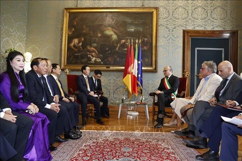 Le président Vo Van Thuong rencontre le maire de Rome