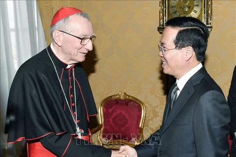 Le président Vo Van Thuong rencontre le secrétaire d'État du Vatican, le cardinal Pietro Parolin