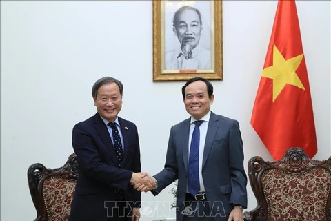 Le vice-Premier ministre Trân Luu Quang reçoit un dirigeant de la JICA