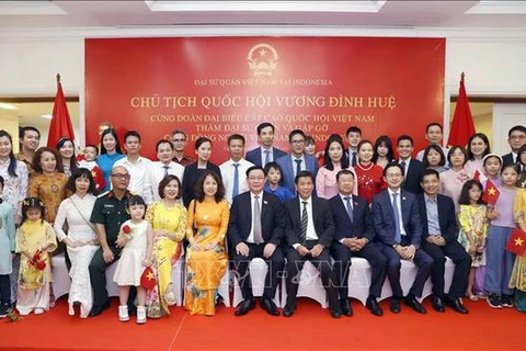 Le président de l’AN rencontre la communauté vietnamienne en Indonésie