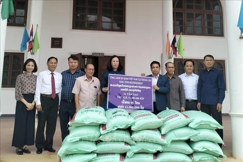 Aides aux sinistrés dans trois provinces du Centre du Laos