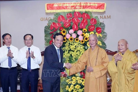 Fête Vu Lan : le vice-PM Tran Luu Quang félicite les dignitaires et les fidèles bouddhistes à HCM-Ville