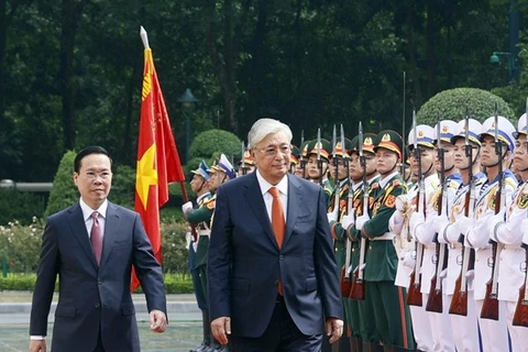 Cérémonie d'accueil du président kazakh Kassym-Jomart Tokayev à Hanoï