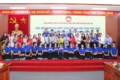 Une école bilingue contribue à promouvoir la culture vietnamienne au Laos