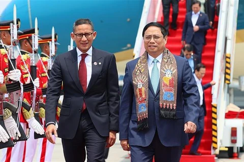 Le PM Pham Minh Chinh arrive en Indonésie pour participer au 43e Sommet de l'ASEAN