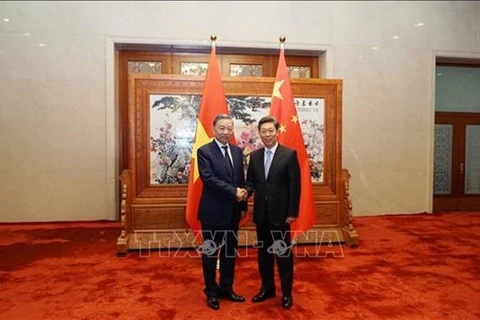 Le ministre de la Sécurité publique Tô Lâm rencontre des responsables chinois en Chine