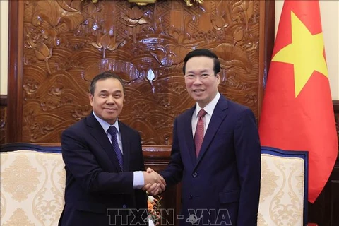 Le président Vo Van Thuong souligne l’essor des relations spéciales Vietnam-Laos