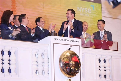 Le Premier ministre Pham Minh Chinh sonne l’ouverture de la Bourse de New York 