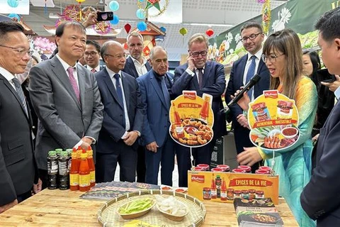 Ouverture de la Semaine des produits vietnamiens au supermarché Système U Noisiel en France
