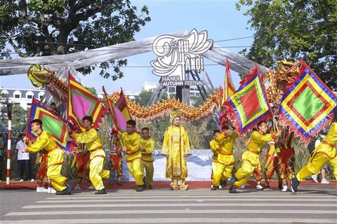 Carnaval de l'Automne de Hanoï dans les rues piétonnes du lac Hoan Kiem