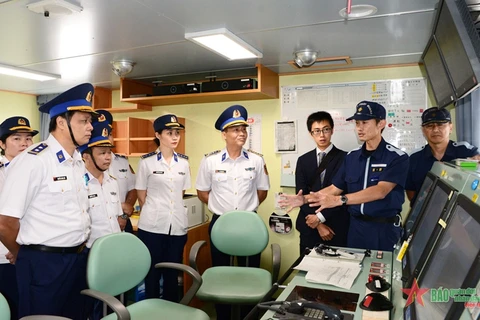 Les forces des garde-côtes du Vietnam et du Japon partagent des expériences