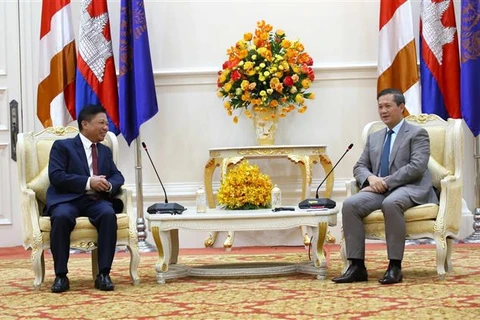 Le Premier ministre cambodgien affirme continuer à renforcer les relations intégrales avec le Vietnam