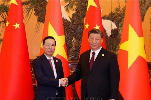 Le président Vo Van Thuong rencontre le secrétaire général et président chinois Xi Jinping