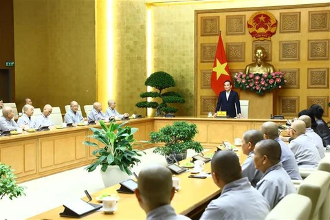 Le vice-PM Tran Luu Quang rencontre des représentantes de la Sangha bouddhiste du Vietnam