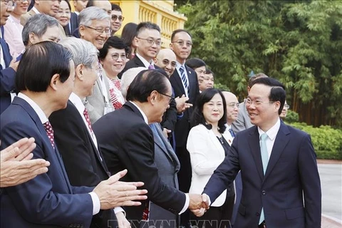 Le président Vo Van Thuong rencontre des médecins et experts cardiovasculaires