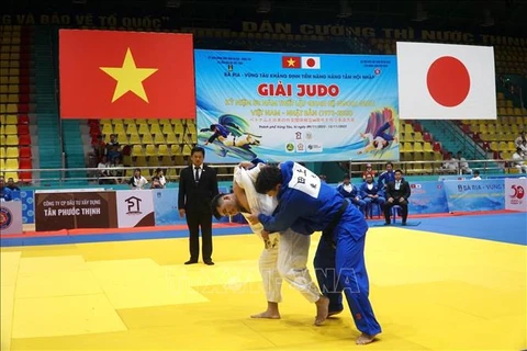 Près de 300 compétiteurs au tournoi de judo à l'occasion des 50 ans des relations Vietnam-Japon