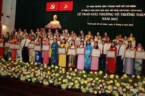 Prix Vo Truong Toan : 50 fonctionnaires et enseignants honorés 