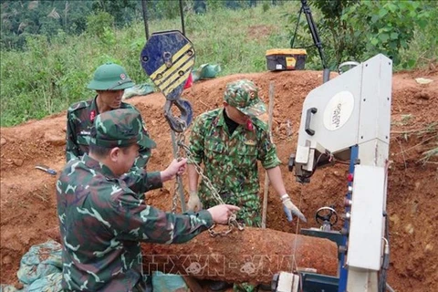 ​Deux bombes datant de la guerre neutralisées en toute sécurité à Quang Tri