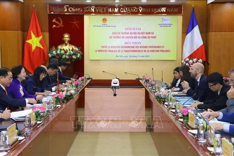 Promouvoir la coopération Vietnam-France en matière de transformation numérique et de réforme du service public