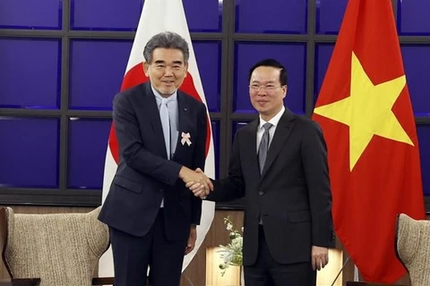 Le président Vo Van Thuong rencontre l'Association des experts Japon-Vietnam ​à Fukuoka