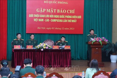 Le premier échange d’amitié de la défense frontalière Vietnam-Laos-Cambodge en vue