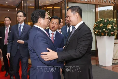 Le PM du Cambodge termine avec succès sa visite officielle au Vietnam
