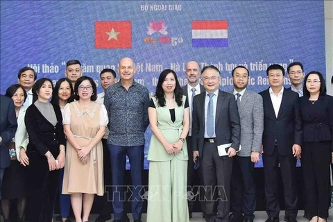 Conférence sur les relations Vietnam-Pays-Bas à Hanoï