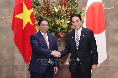 Le PM Pham Minh Chinh s'entretient avec son homologue japonais Kishida Fumio 