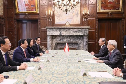 Le PM Pham Minh Chinh rencontre les présidents des Chambres basse et haute du Japon