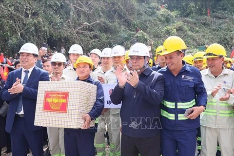 Le PM à la cérémonie inaugurale du chantier de l'autoroute Lang Son-Cao Bang