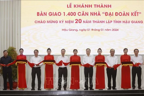 Le président assiste à la cérémonie de remise de 1.400 maisons à Hau Giang