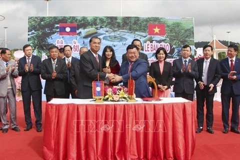 Inauguration du Parc de l'amitié Vietnam-Laos dans la province lao de Houaphan 