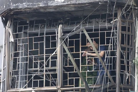 Le PM ordonne une enquête urgente sur les causes de l'incendie d'une maison au centre-ville de Hanoi