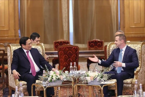 Le PM vietnamien rencontre le président de la Chambre des députés de Roumanie