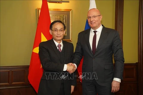 Le président de la Commission centrale des relations extérieures du PCV en visite de travail en Russie