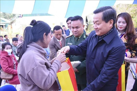 Le vice-Premier ministre Lê Minh Khai présente ses vœux du Têt à Dien Bien